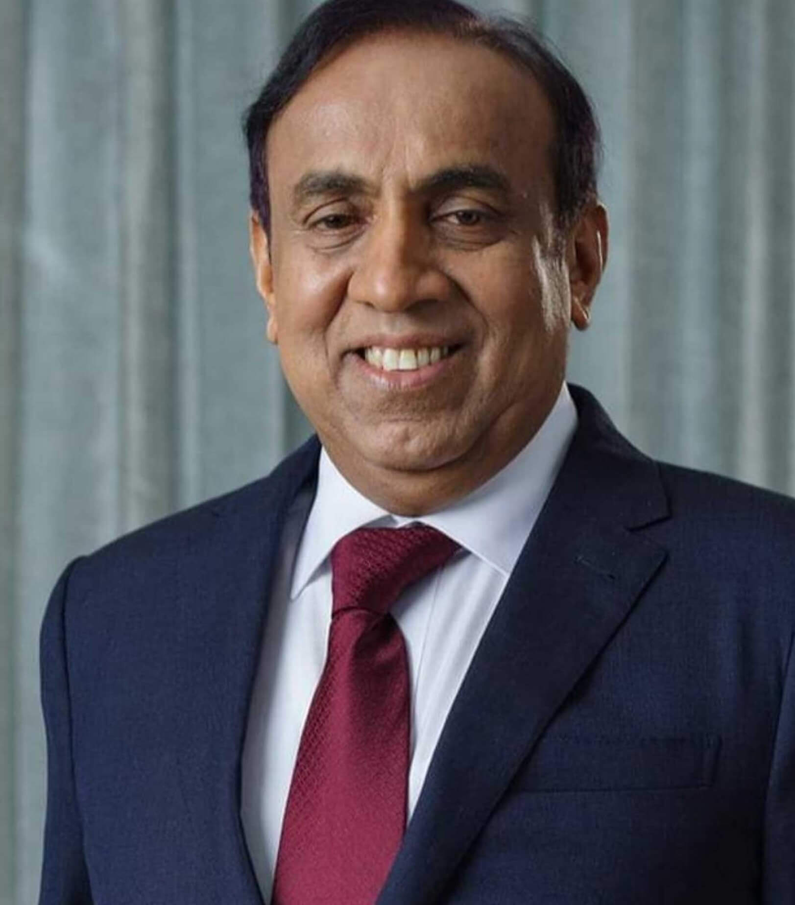 Dr Ravi Pillai